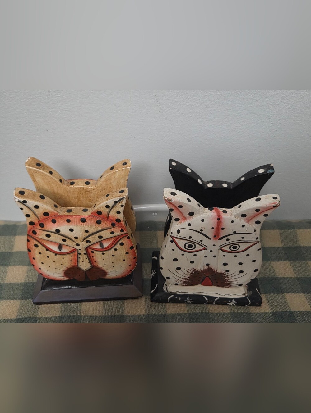 Hand-Painted Cat Wood Art Sculpture - Red and Cream Napkin Holder - Picture 2 of 3